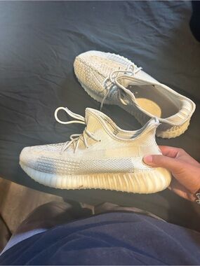Yeezy Boost 350 V2 - Cream White